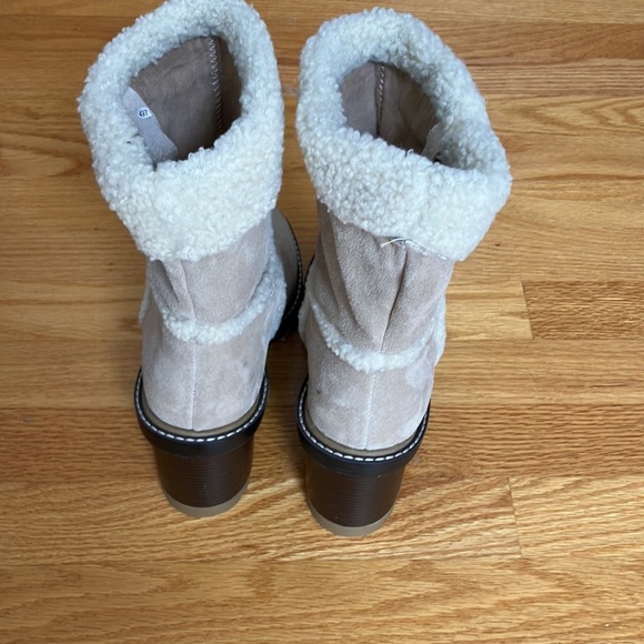 Leather/Faux Fur Pull On Boots Thick Inside Padding Sz 9M NWOT - Picture 3 of 10